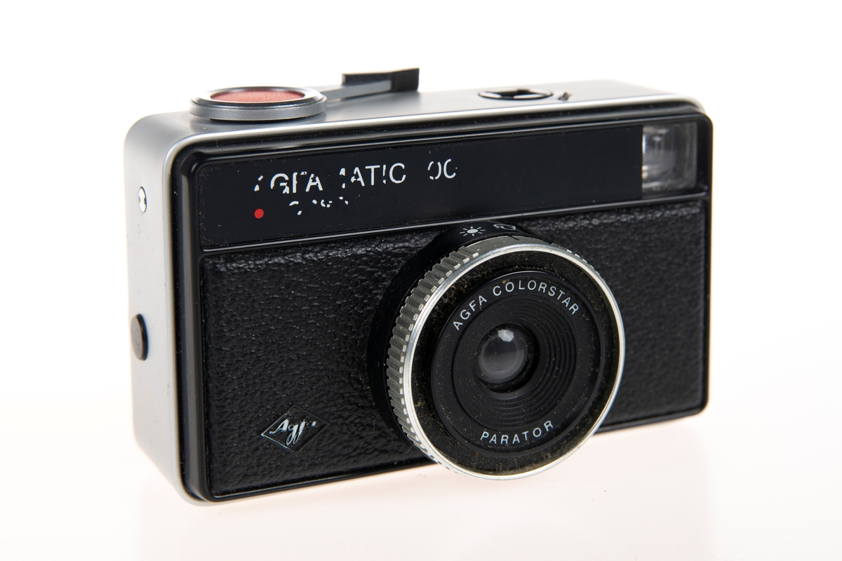 Et enkelt kompaktkamera for 126 kassettfilm fra Agfa, med et fastfokus 42mm objektiv. Bildestørrelsen på filmen er på 28x28mm. Luke bak på kameraet til filmkassetten. Blitssko på toppen til blitskube. Ring på objektivet for å velge mellom 2 lukkertider, merket med symboler for sol og sky. Utløserknappen er av typen "sensor" og er myk for å begrense vibrasjoner. Bak på filmluken er det et vindu for å se hvor mye film som er igjen. Kameraet har en veske i plast med nakkestropp.