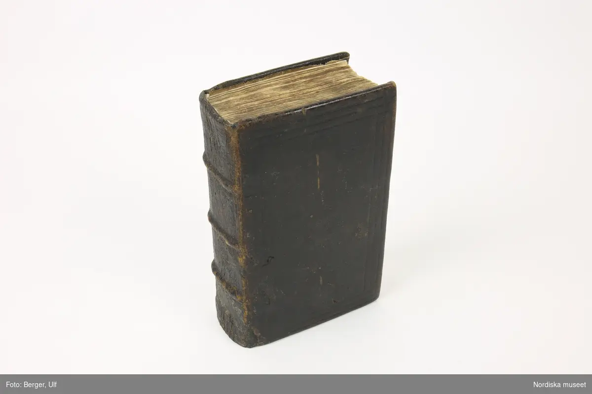 MANUALE LAPPONICUM. Manuale Lapponicum. Tat lie: Praude-Kiete-Kirieg, Joite mij adnestop, Nabmatom. Stockholmisn, Henrich Keyser ludni (Stockholm, Henrich Keyser), första upplaga, tryckår 1648. 
/Ulla-Karin Warberg 2021-11-30