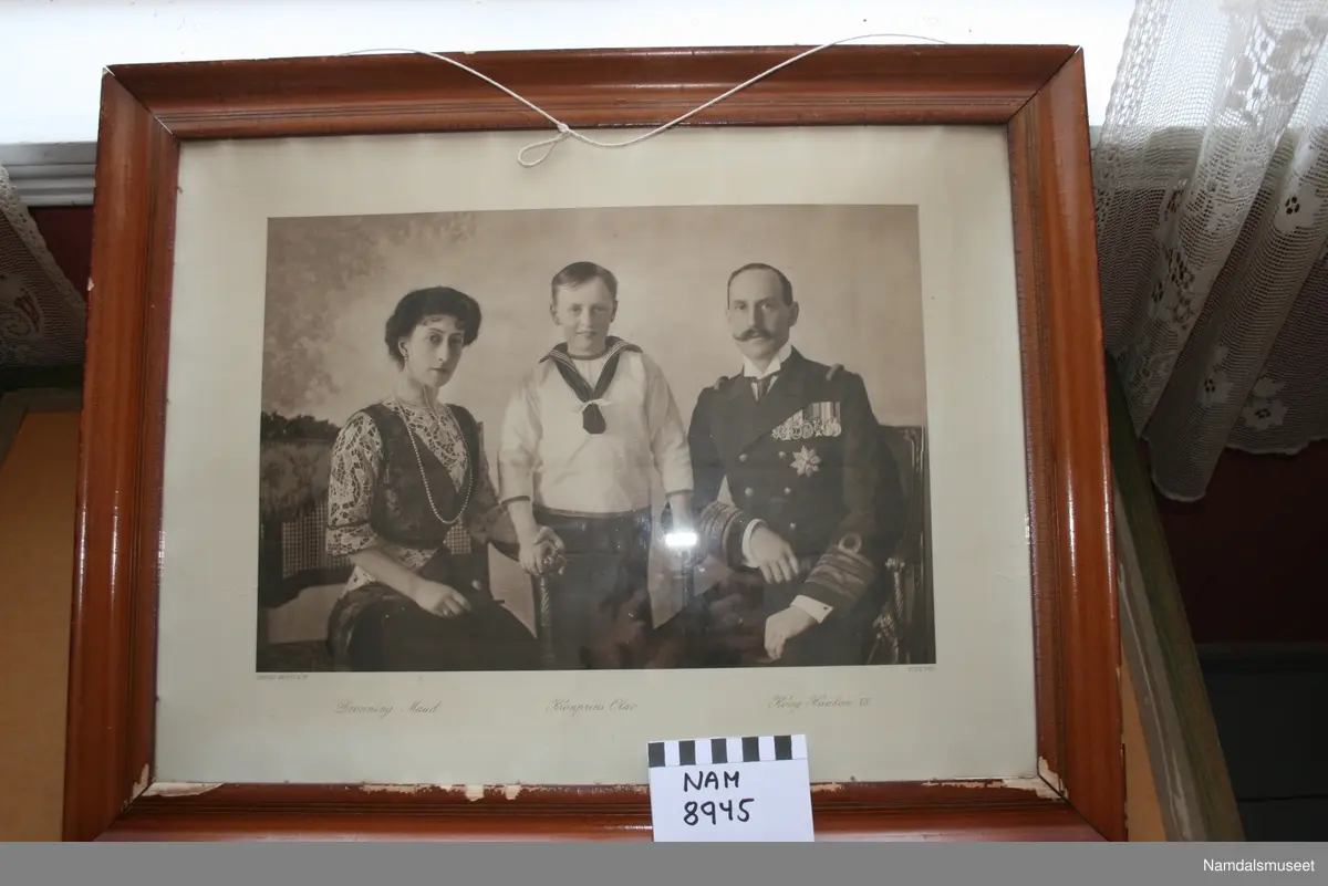 Kong Haakon med familie.