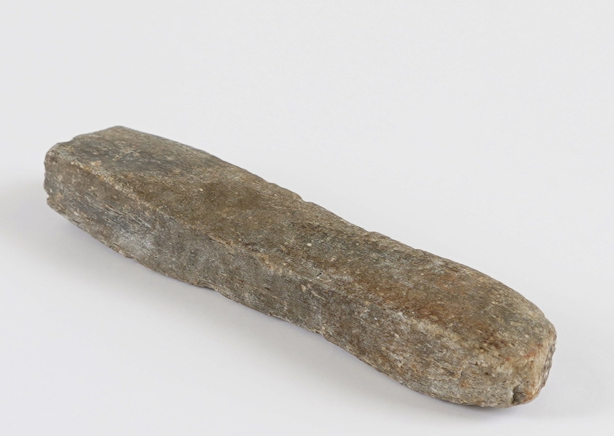 Bryne av naturstein for bryning av ljå og anna eggreiskap.