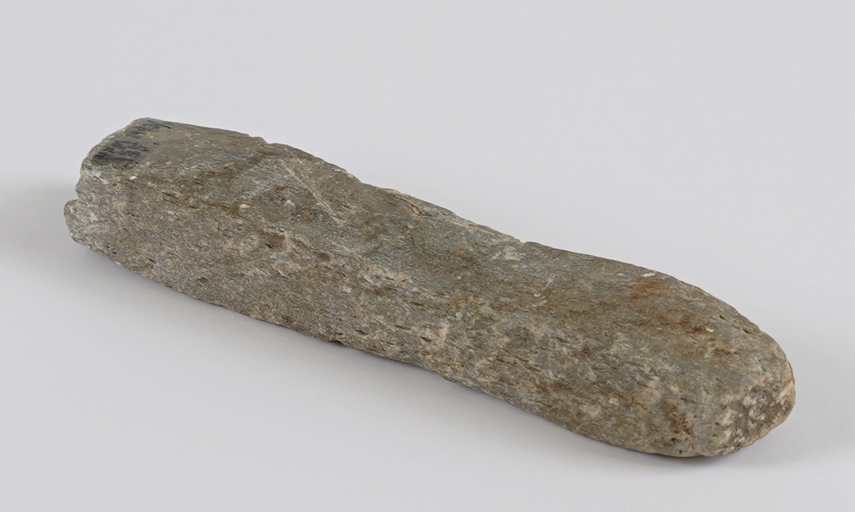 Bryne av naturstein for bryning av ljå og anna eggreiskap.