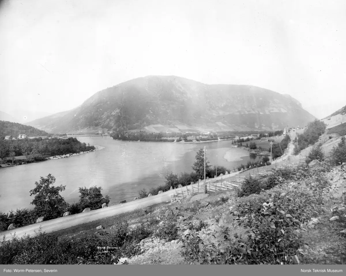 Otta i Gudbrandsdalen der elva Otta renner ut i Gudbrandsdalslågen.