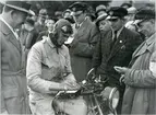 Eventuellt Judell, Runhällen på motorcykeln. 1930-talet.