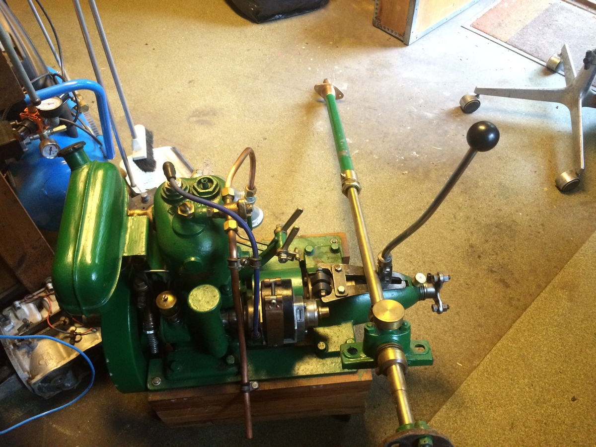 Hagman
1-cylindrig 4-taktsmotor om 2-3 hästkrafter med backslag. Fullt fungerande i mycket gott skick..