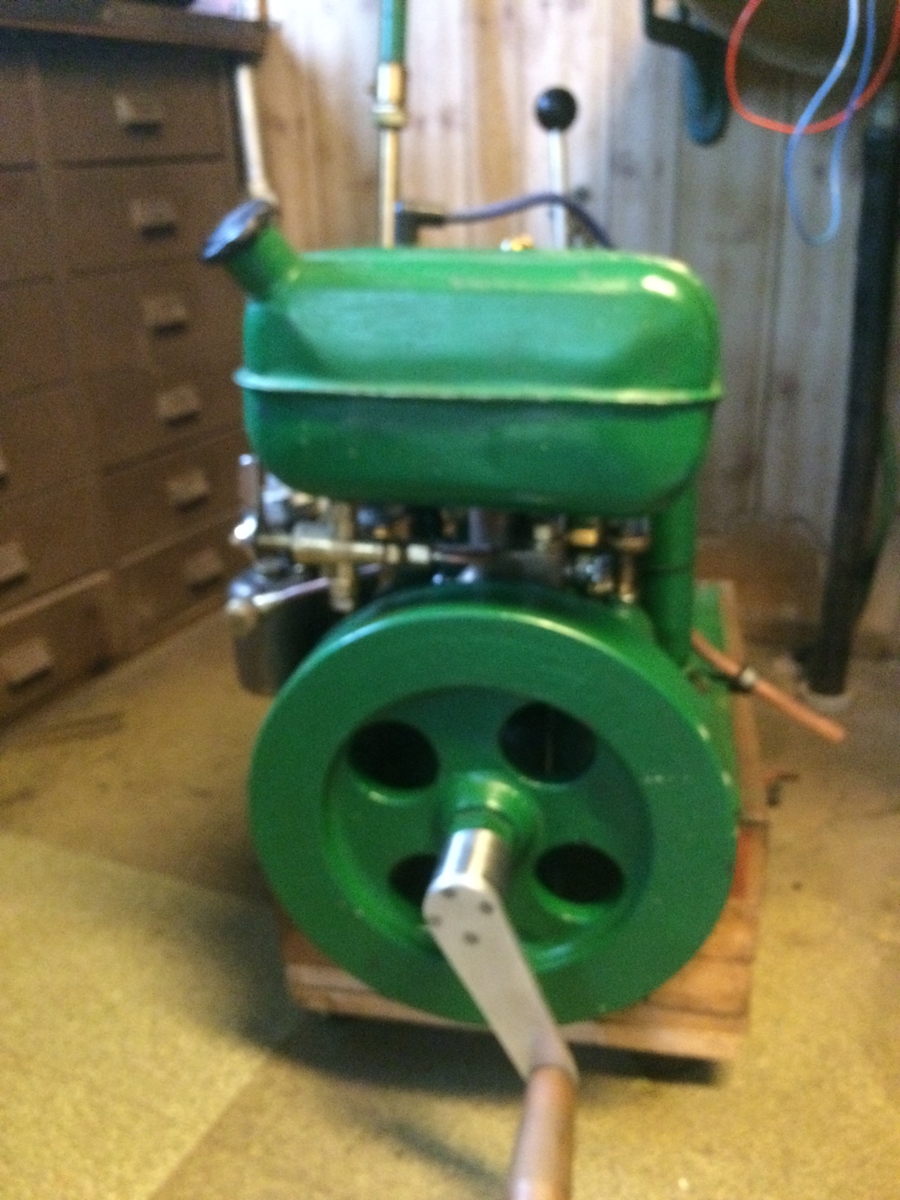 Hagman
1-cylindrig 4-taktsmotor om 2-3 hästkrafter med backslag. Fullt fungerande i mycket gott skick..