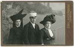 Kabinettsfotografi - Maja, Axel och Mia Nyman, Enköping