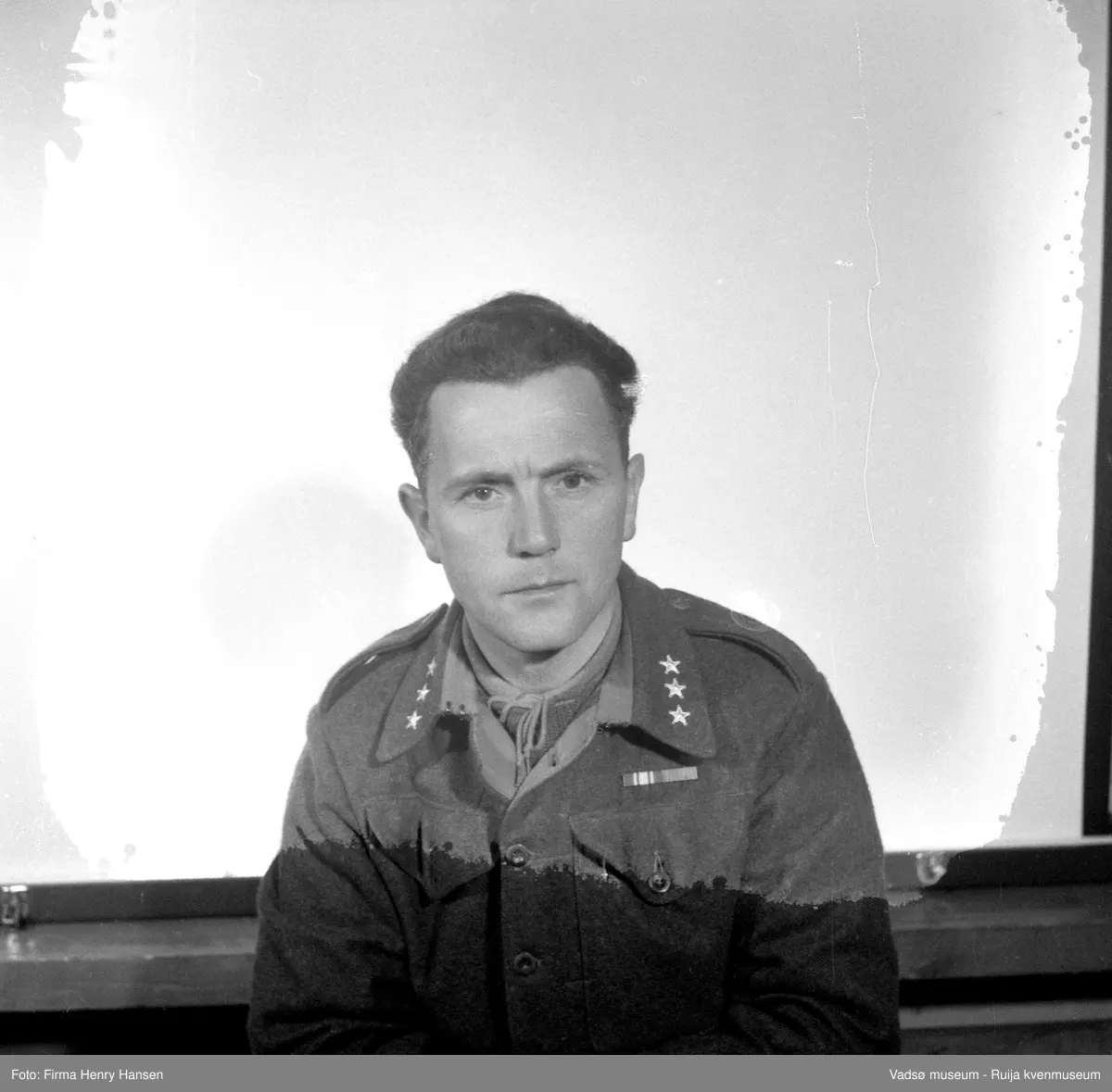 Varanger Bataljon, Nyborg 1954. Nr 3 Løytnant Cedolf Lauritsen, portrett.
Finnmarkskompaniene Alten kredskompani og Varanger kredskompani ble opprettet allerede i 1898. 
Varanger kredskompani fikk sitt standkvarter i Vadsø og eksersersplass på Nyborg i Nesseby kommune. De første soldatene fra Øst-Finnmark møtte til tjeneste på Nyborgmoen 3 august 1898.  Varanger bataljon opphørte som oppsettende avdeling i 1995. 
Kilde: "Varanger bataljons historie 1898-1995" Trygve Andersen. Utgitt av Finnmark regiment. Porsangmoen 1997. ISBN: 82-994523-0-9
