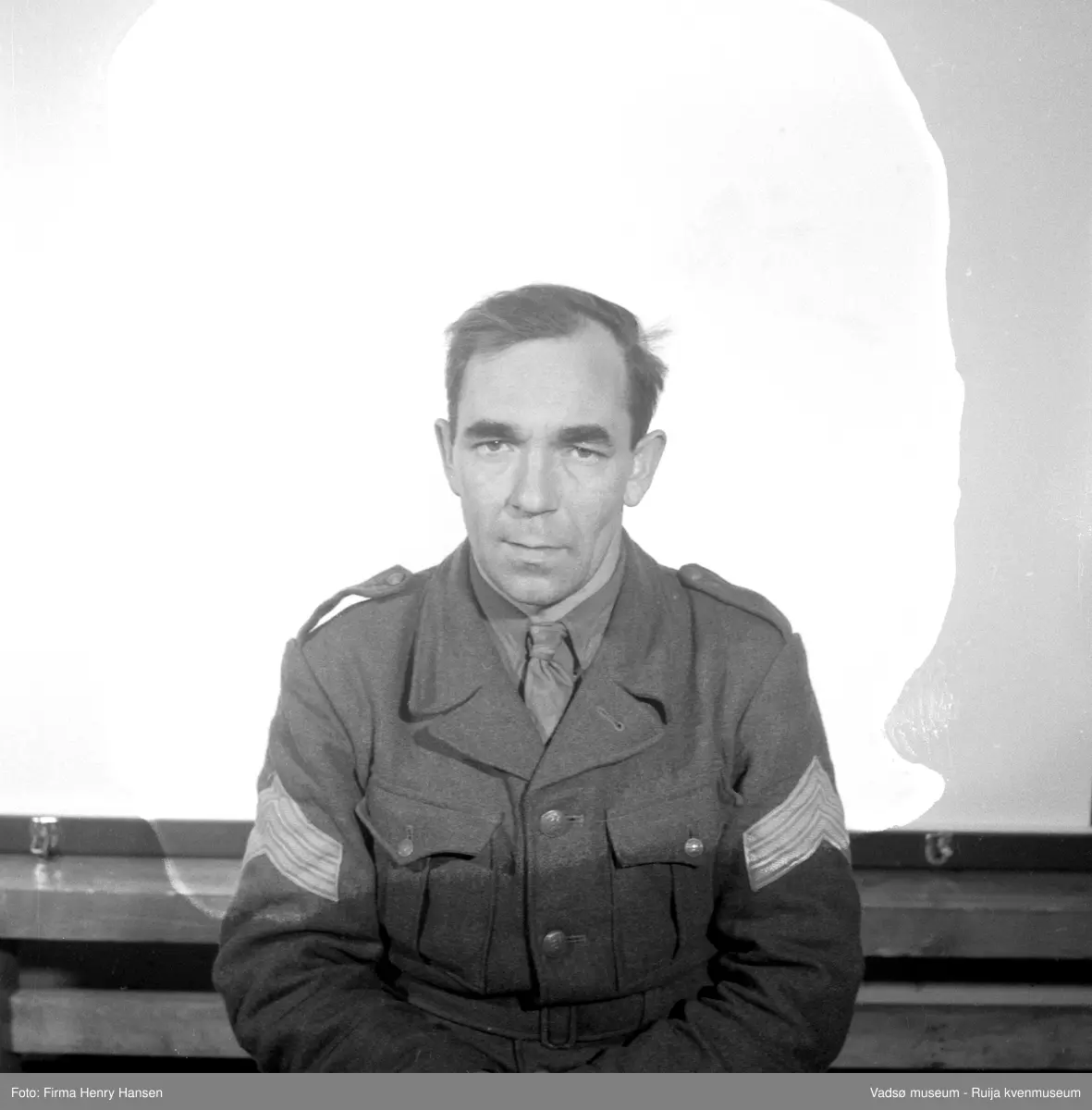 Varanger Bataljon, Nyborg 1954. Nr 7 Sersjant Alf Bernhardsen, portrett.
Finnmarkskompaniene Alten kredskompani og Varanger kredskompani ble opprettet allerede i 1898. 
Varanger kredskompani fikk sitt standkvarter i Vadsø og eksersersplass på Nyborg i Nesseby kommune. De første soldatene fra Øst-Finnmark møtte til tjeneste på Nyborgmoen 3 august 1898.  Varanger bataljon opphørte som oppsettende avdeling i 1995. 
Kilde: "Varanger bataljons historie 1898-1995" Trygve Andersen. Utgitt av Finnmark regiment. Porsangmoen 1997. ISBN: 82-994523-0-9