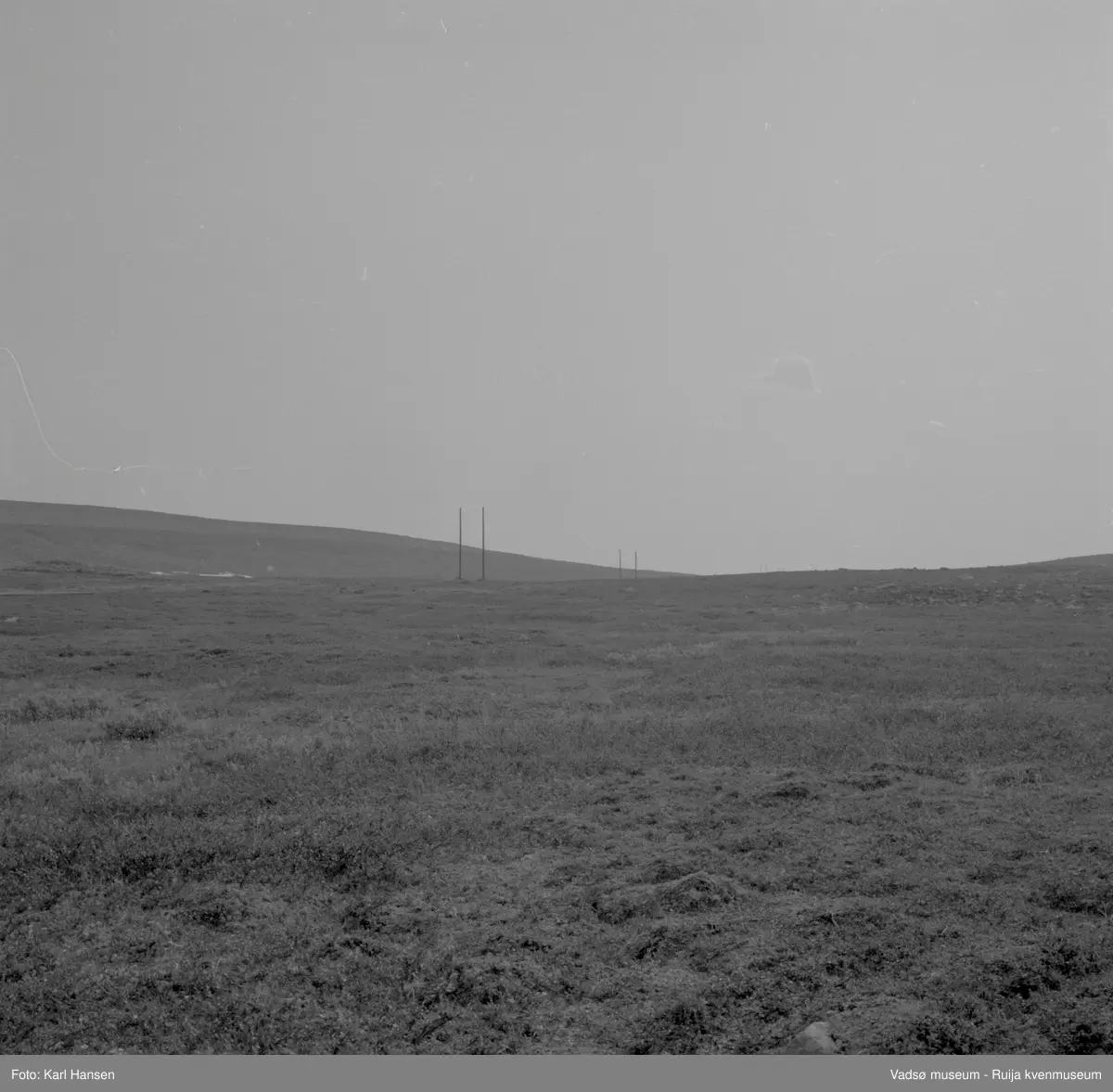 A/S Linjebygg. Anleggsarbeid i forbindelse med oppsett og montering av master i Tana i 1972.