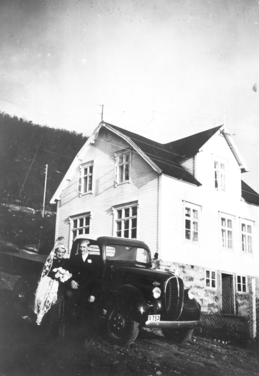 Martha Lund, f.1915 Skaland (Heitmann) og Arvid Lund, f.1912 i Vesterålen.