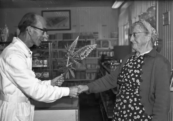 Råholt Samvirkelag med bestyrer Graftås 1950-1960. MiA