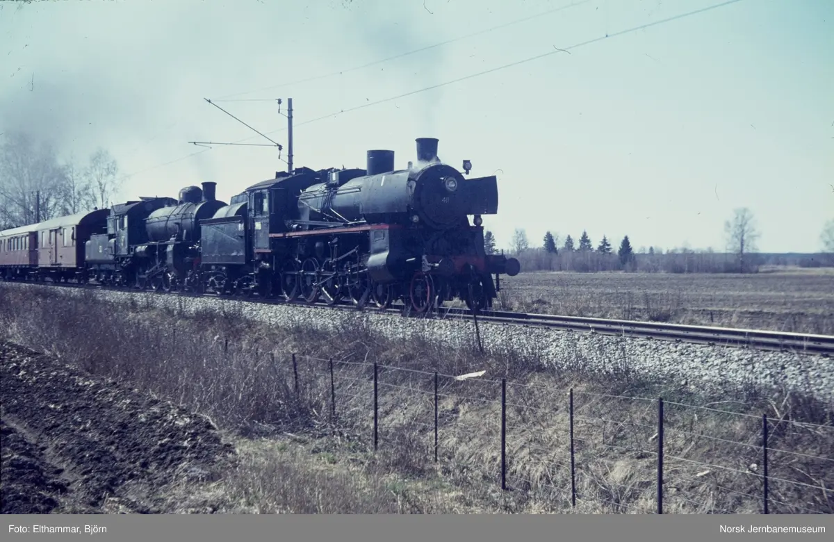 Damplokomotiv type 26c nr. 411 og SJ litra B nr. 1314 med ekstratog for Svenska Järnvägsklubben