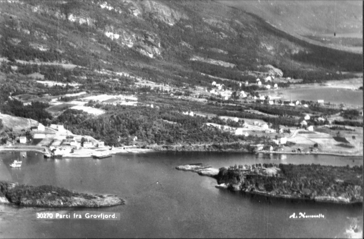 Flyfoto av Grov og Indre Grovfjord.