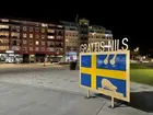 Trollhättan, Drottningtorget. Hyllningsskylt till olympiska mästaren Nils van der Poel