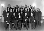 Falbygdens manskör 1943. Nedre raden Gustav Forsell, Bert Johansson, Lars Blomqvist, ?, Janne Carlstrand. Mellanraden Gustav Lundahl, Sven Lundborg, Viktor Fredriksson, Josef Svensson, Lennart Arvidsson, Olle Alexandersson, ? ?, Gunnar Hasselqvist, Evald Gustavsson, Hugo Söderström, Gustav Sjöberg, Karl Lindblad. Övre raden Gunnar Forsell, Harald Hofling, ?, Ernst Ekblad, Arvid Vrang, Ernst Haglund, förb.ordf, Rantsén Alingsås, dirigent Erik Hallström, ?, Viktor Anderson Yretomten.