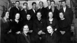 Gruppebilde av et blandakor - kan være et losjekor fra Bakke