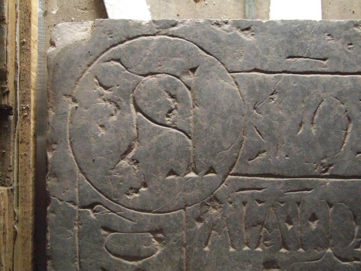 Gravhäll efter Johan Albrektsson från 1495, Uppsala domkyrka