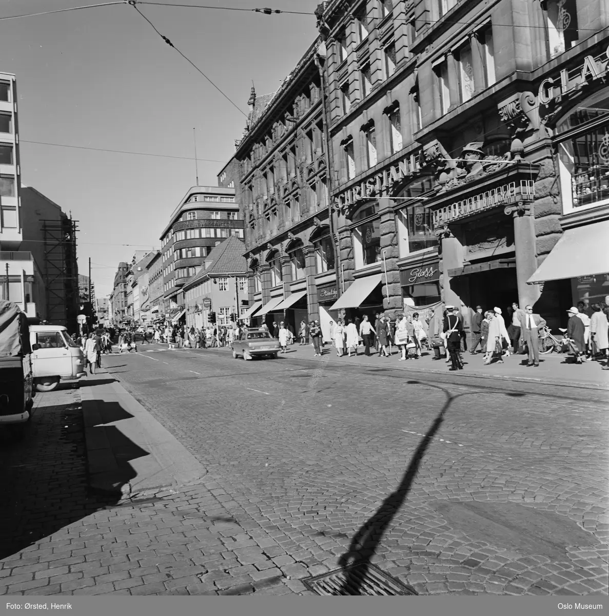 trafikk, gateliv, trafikkpoliti, forretningsgård, Christiania Glasmagasin