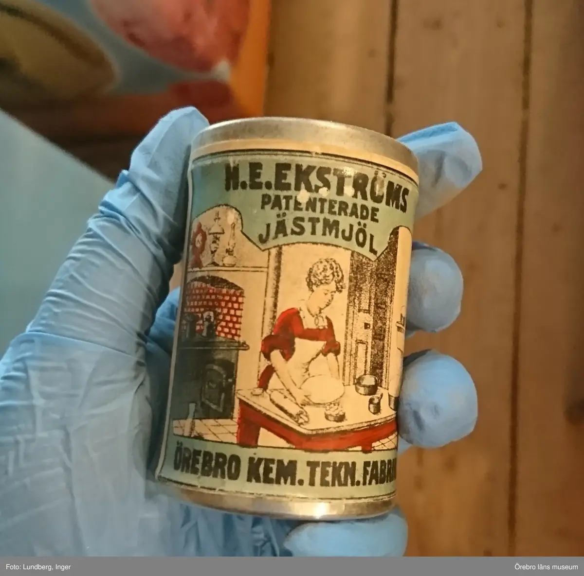 9 st plåtburkar