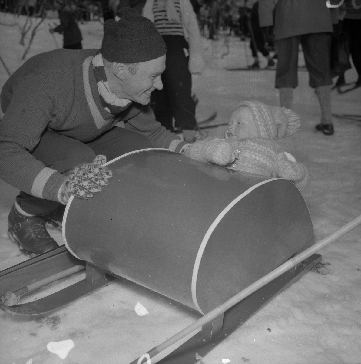 Gråkallrennet. Johan Vanvik med sønnen i pulk