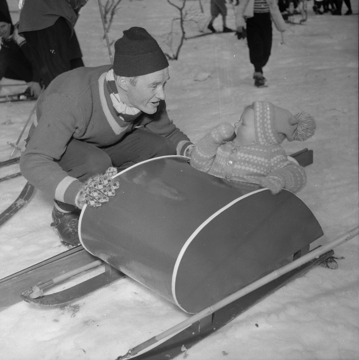 Gråkallrennet. Johan Vanvik med sønnen i pulk