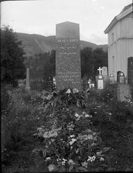 Fotosamling etter Kjetil Skomdal (1881-1971). Fotografen vir