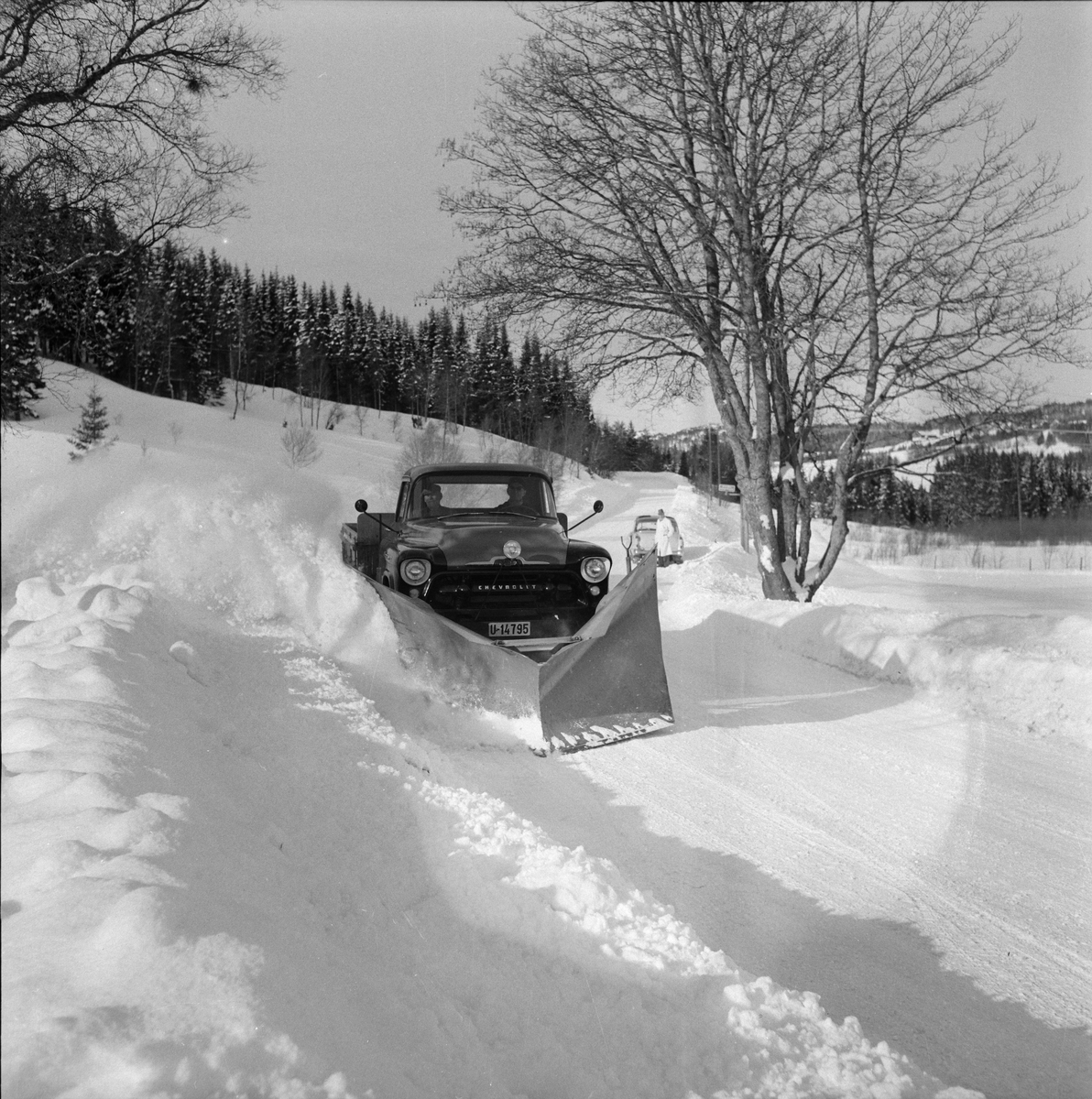 Trondheim Ingeniørvesens Chevrolet lastebil med snøplog levert av Anco