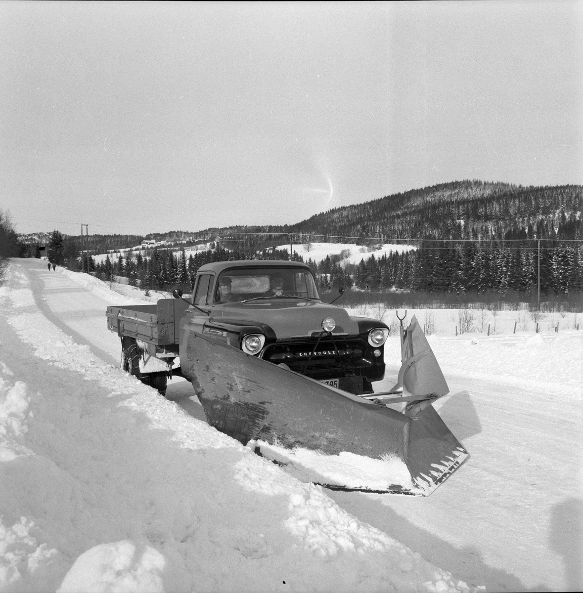 Trondheim Ingeniørvesens Chevrolet lastebil med snøplog levert av Anco