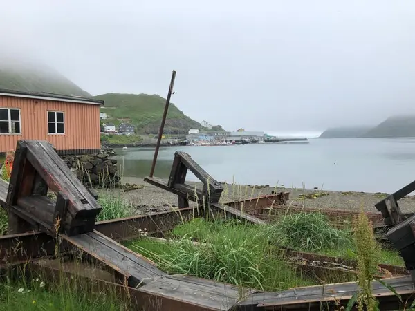 Brakke til venstre i bildet, tåke.