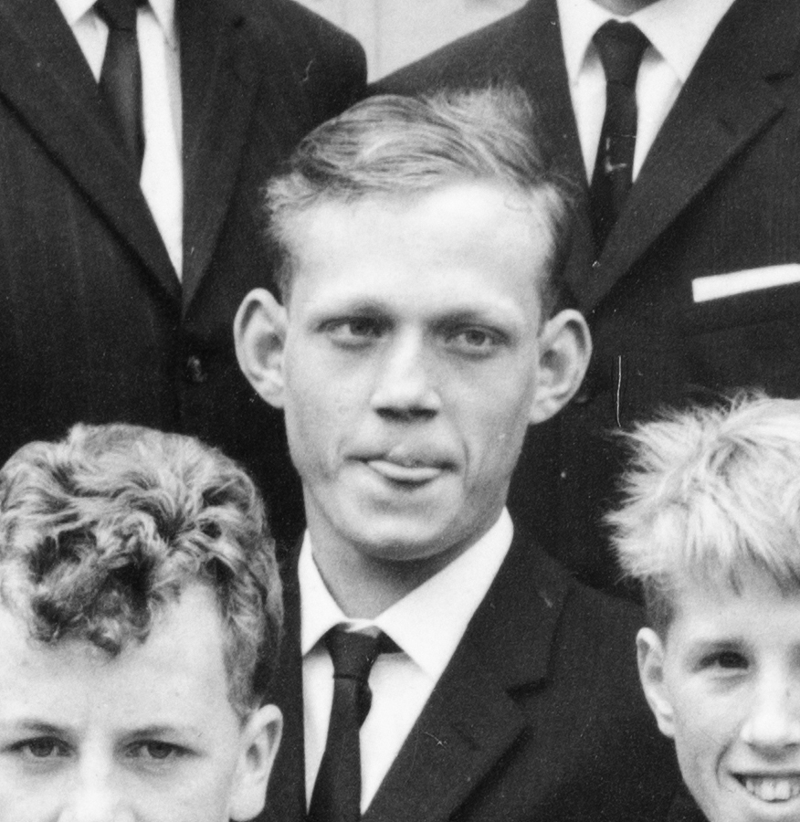 Klasse bilde fra Hunn Spesialskole ca 1963. Gruppe 28 elever. Midt i bilde står Sverre Bånerud fra Stange. (bilde nr 2)
Andre navn kan sees på originalkopien (bilde nr 3) 
Sverre Bånerud (1948-1993) født på Bånerud i Romedal, Stange. Han kom til Stange barnehjem i 1951. Han begynte etter hvert på Kløfta skole i Stange. Men etter bare tre år der ble han definert som evneveik, hvilket han ikke var. Og ble sendt til Hunn spesialskole. Skolen var beregna på elever med lærevansker—eller «evneveike» som det offisielt het på denne tida.