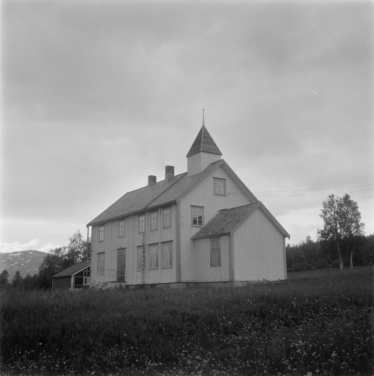 Varntreskskole og kapell ved Røsvatnet