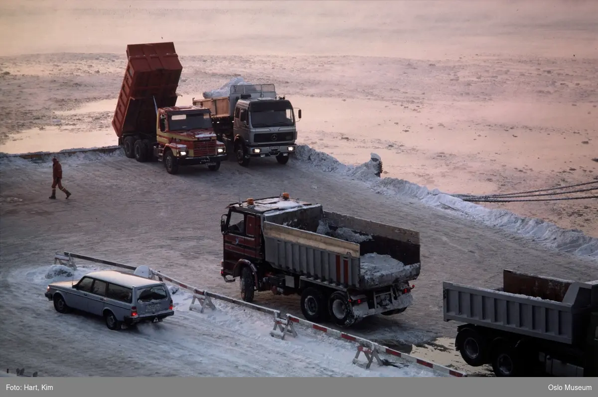 brygge, lastebiler, snødumping