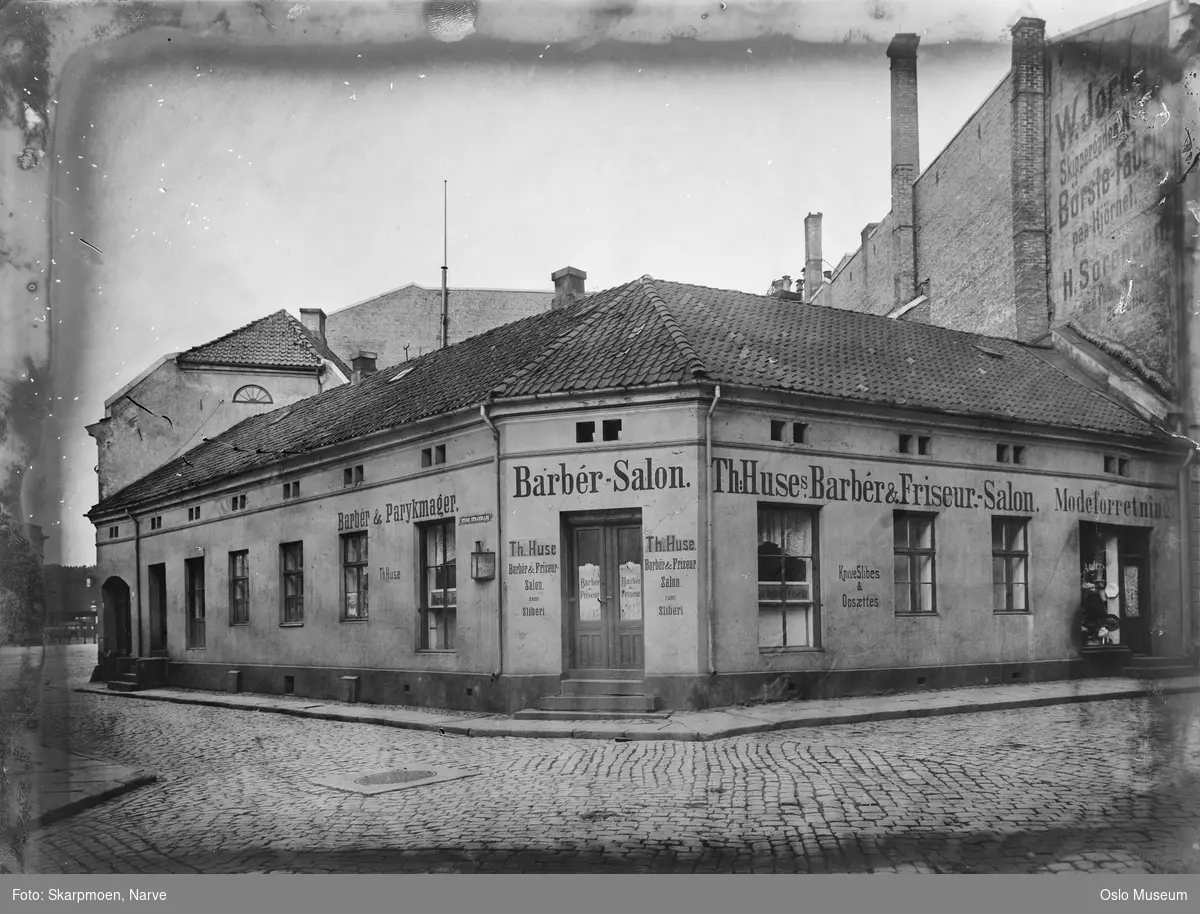 forretningsgård, hjørnegård, frisør- og barbersalong, gavlvegger