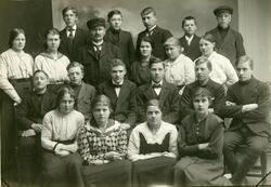 19 elever + lærer og lærerinne.