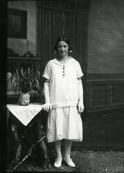 Konfirmasjonsbilde av Elfrid Fallet g. Nohr (1911).