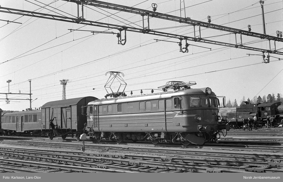 Elektrisk lokomotiv El 11 2095 på Kongsvinger stasjon