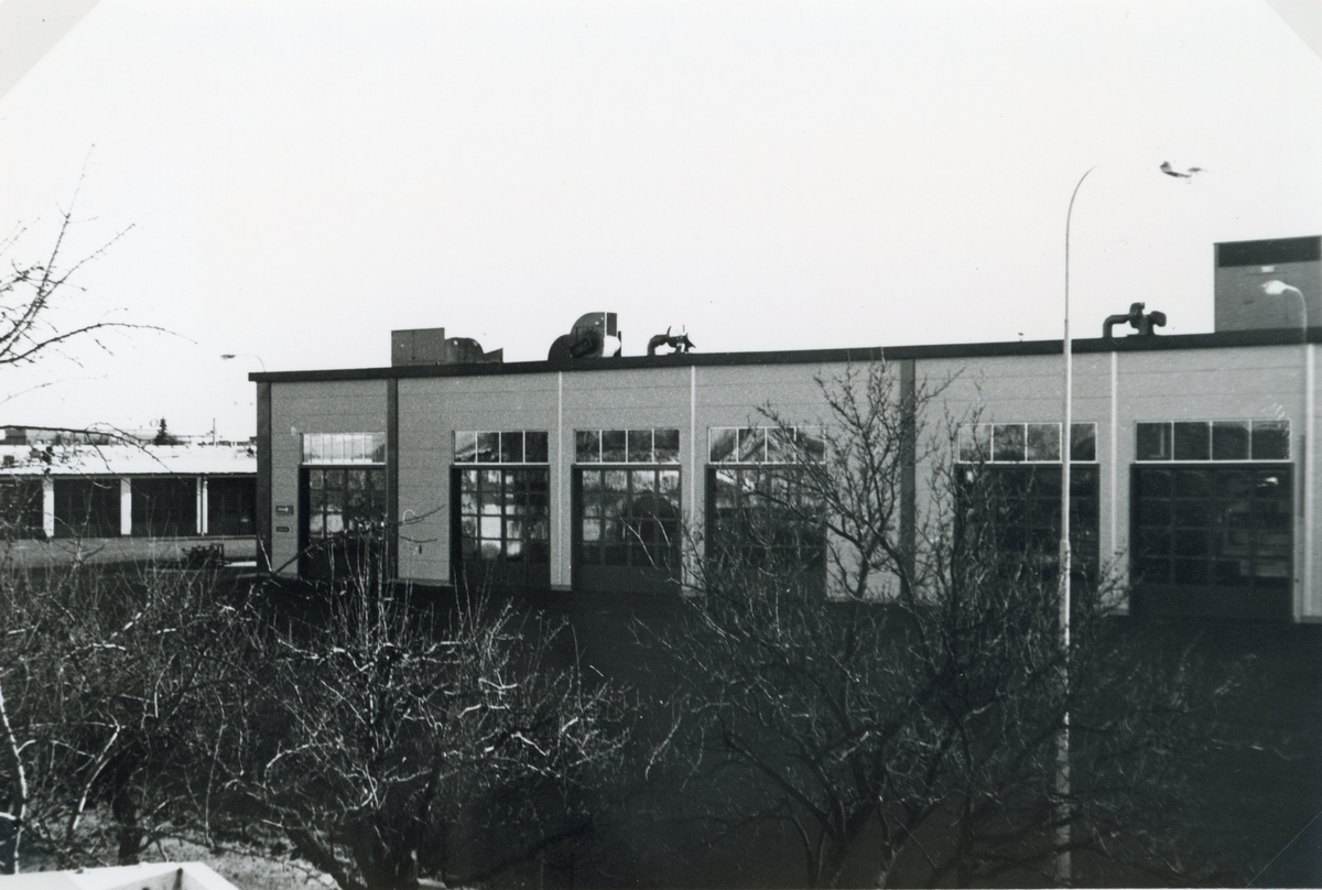 Linköpingtrafikens garage och verkstad i Barhäll, Linköping år 1977 och 1978.