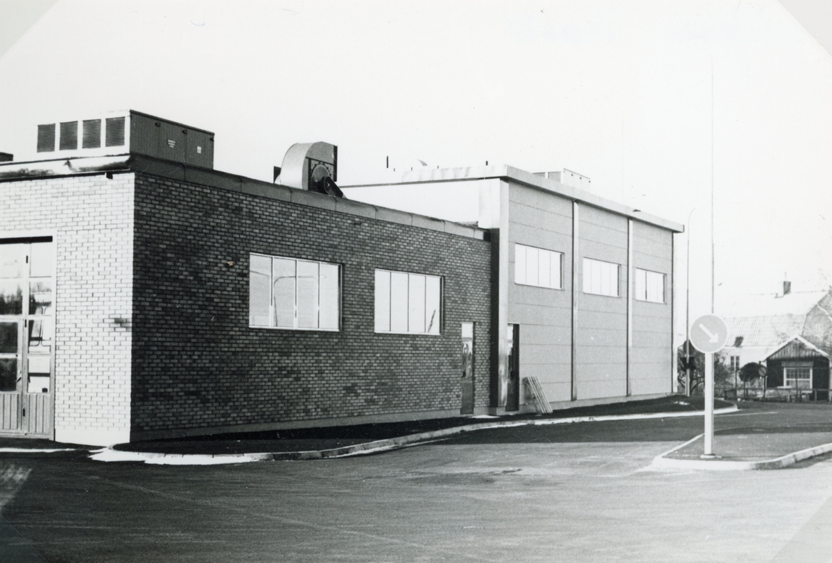 Linköpingtrafikens garage och verkstad i Barhäll, Linköping år 1977 och 1978.