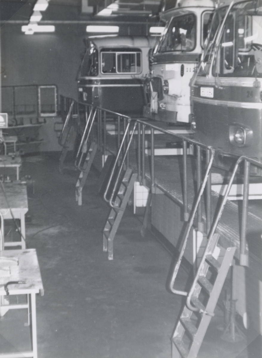 "Öppen dörr" hos busstrafiken, Barhällsgaraget, Linköping, år 1978