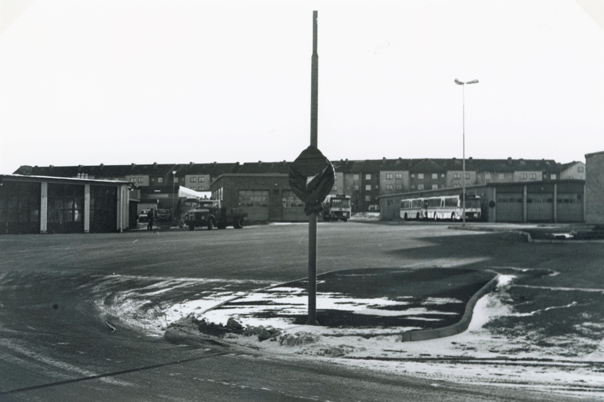 Linköpingtrafikens garage och verkstad i Barhäll, Linköping år 1977 och 1978.