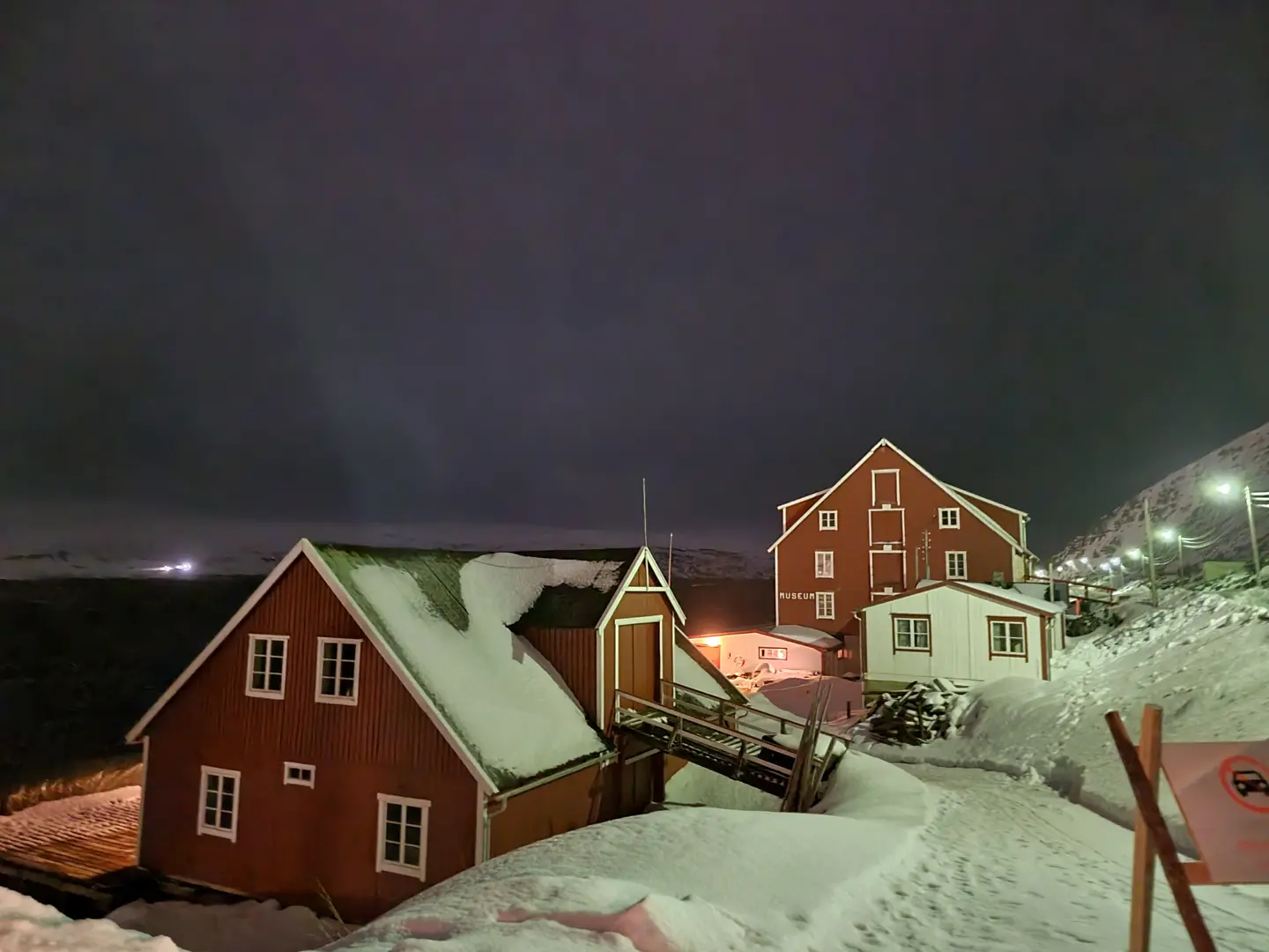 Foldalbruket på kveldstid om vinteren.