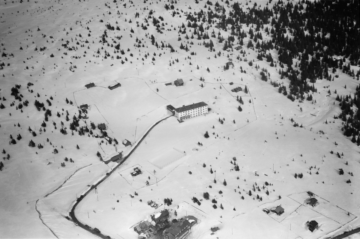 Flyfoto, Nevra Høyfjellshotell, Nordseter, vinter 
