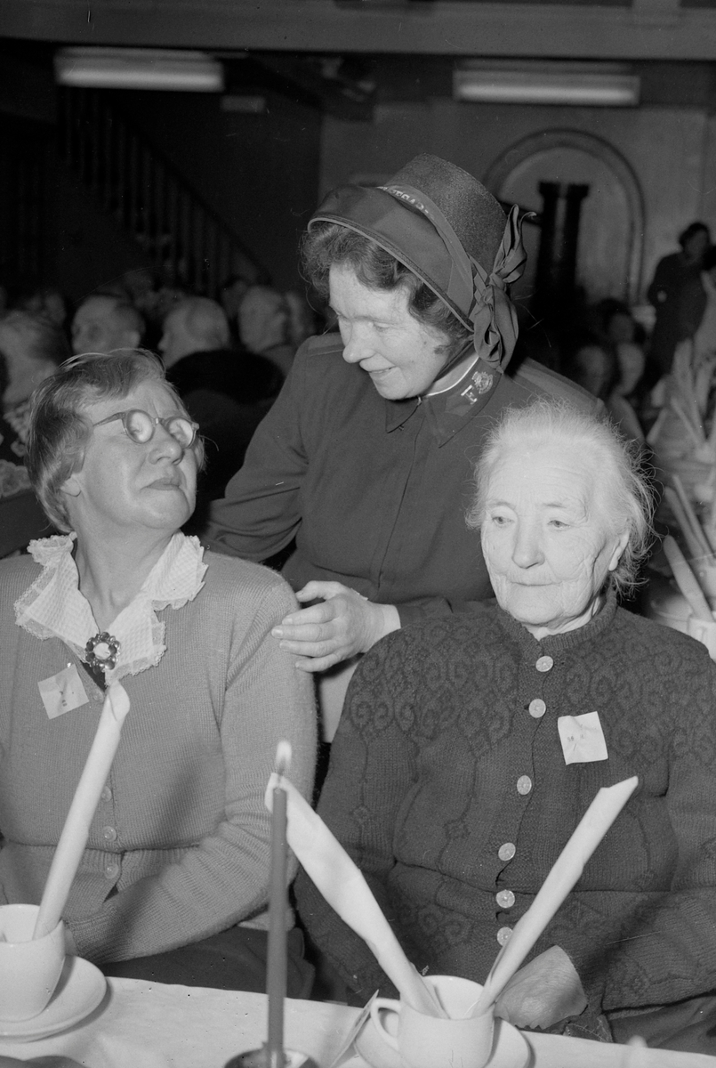 Frelsesarméen, fest for enslige gamle