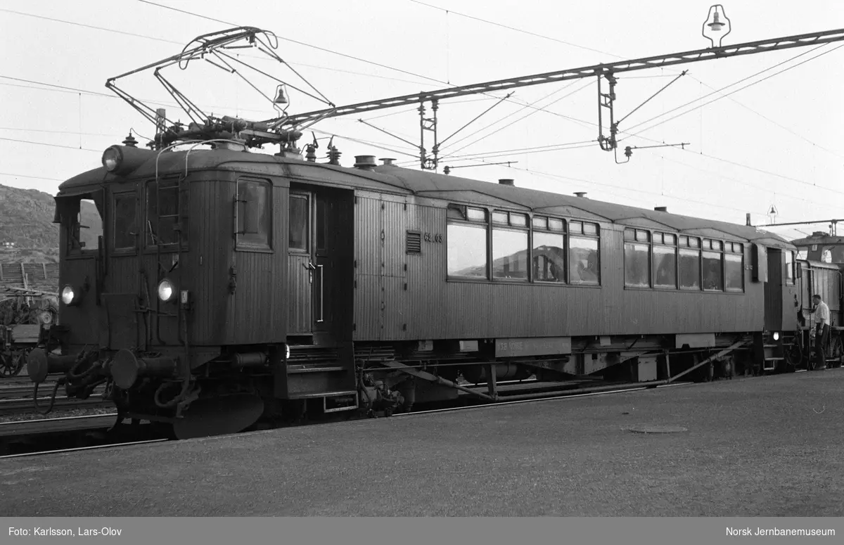 Elektrisk motorvogn BM 62 03 på Bjørnfjell stasjon