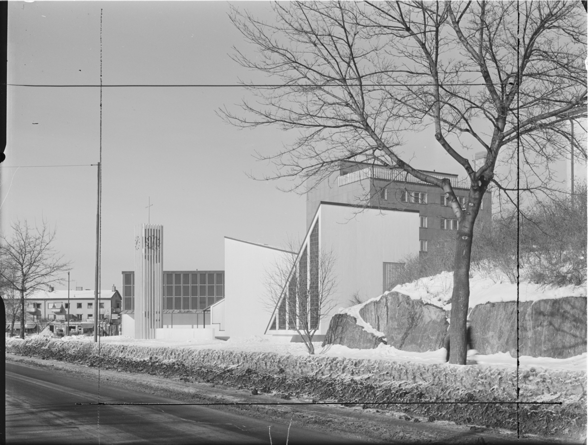 BAPTISTKYRKA I BROMMA
EXT.