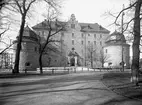 Örebro slott, östra sidan, från Slottsparken.
Såld till vykort åt Alga 1934.