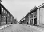 Drottninggatan mot norr från Bondegatan, bostadshus.