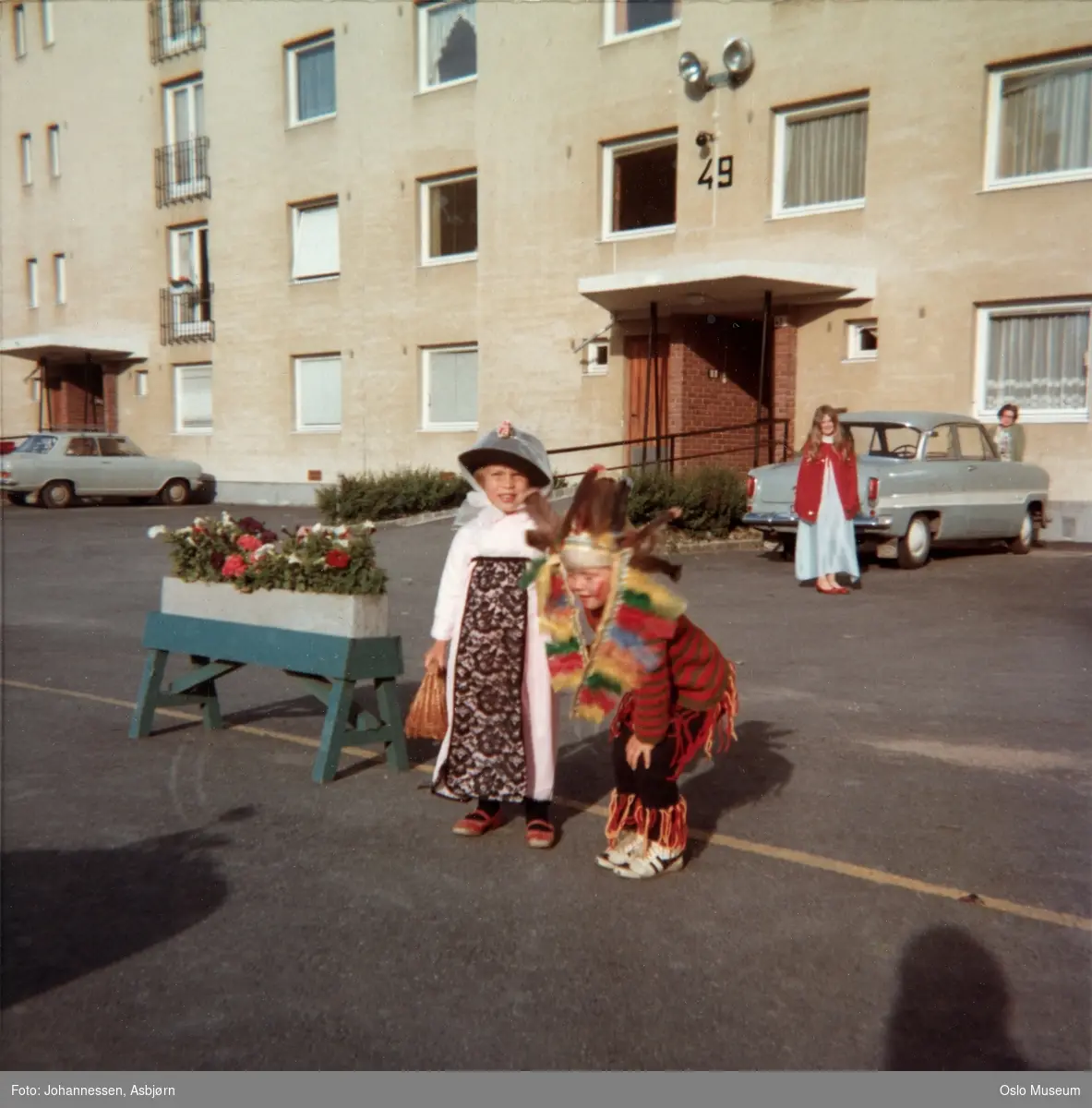 Private fotografier, barnebursdag, karneval, 17.mai, barndom, "søttitallet", drabantby, oppvekst