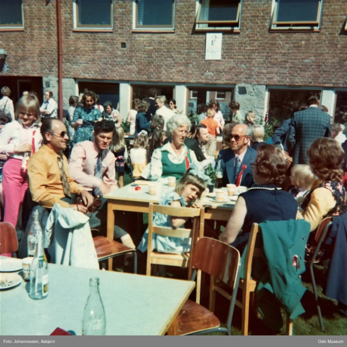 Private fotografier, barnebursdag, karneval, 17.mai, barndom, "søttitallet", drabantby, oppvekst