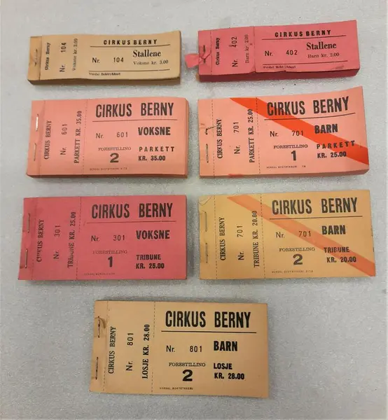 Sirkusbilletter til stallene, losje, parkett og tribune i Cirkus Berny, MiA.